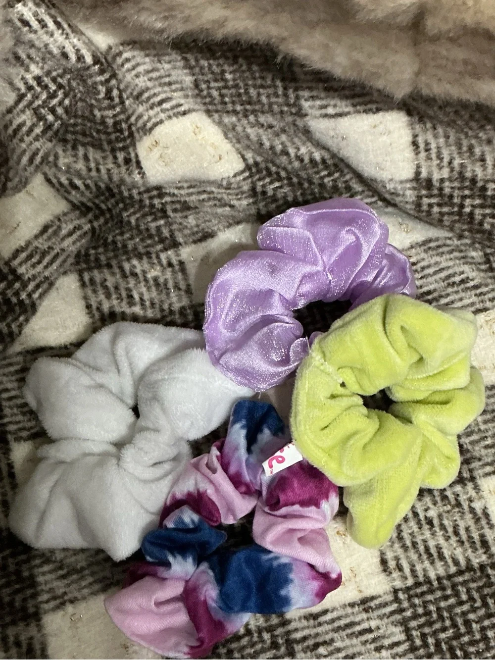 GIRLS JUSTICE VELVET SATAIN & TIE DYE HAIR TIE BUNDLE OF 4 SCRUNCIS